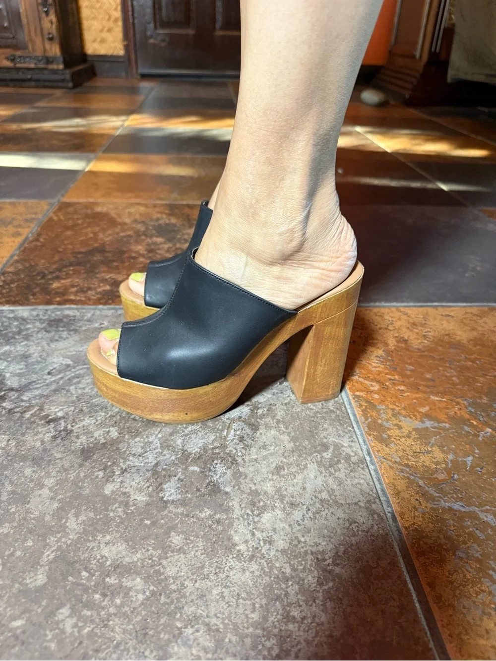 N/A stylish black